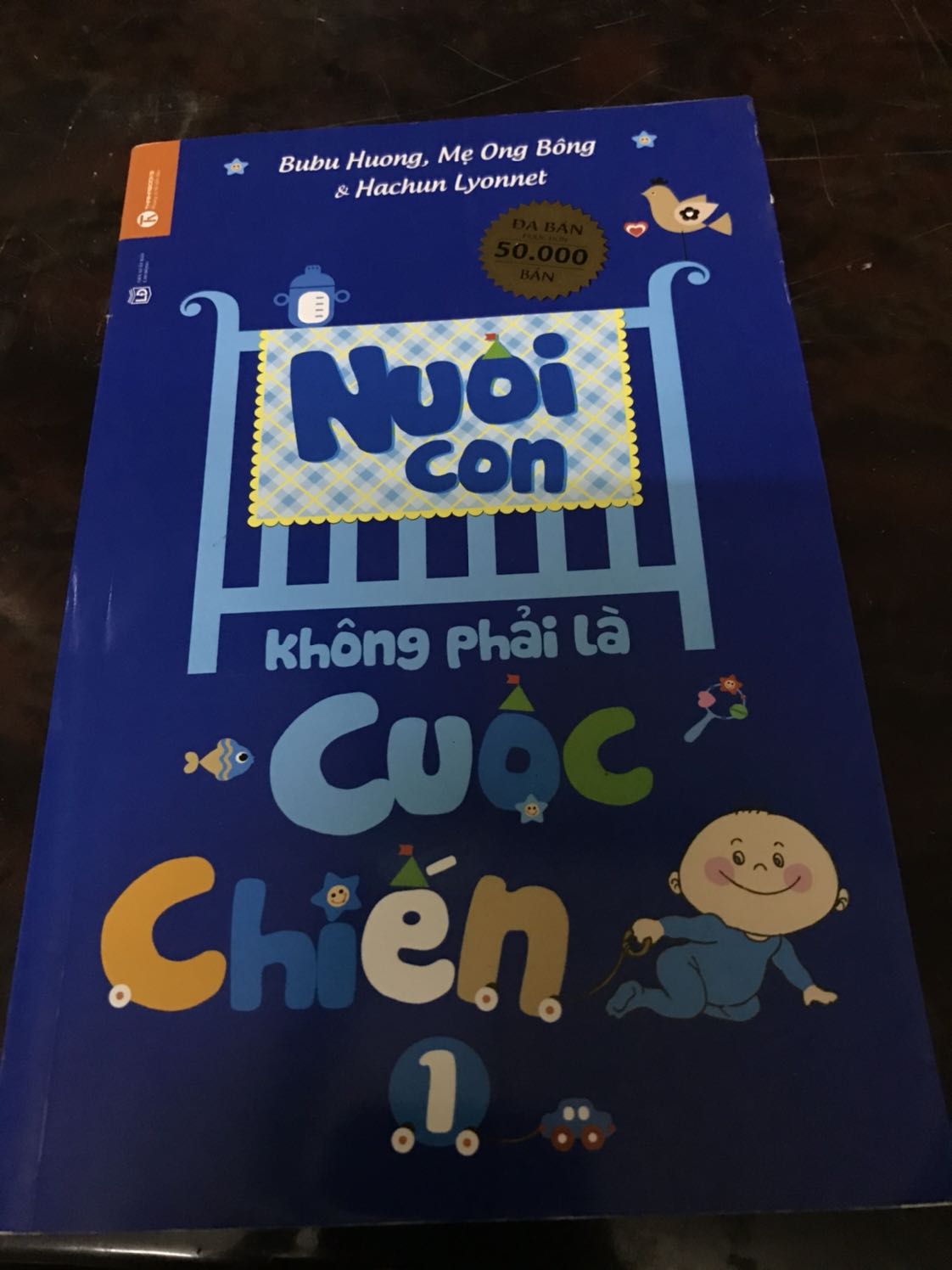 mình đặt sách: nuôi con không phải là cuộc chiến theo combo. Tuy nhiên, khi nhận sách, bị nhầm thành cuốn: Nuôi con không phải là cuộc chiến 1. Sau khi đã đọc qua, thấy nội dung có phần khác nhau. nên mình yêu cầu Tiki đổi lại sách giúp mình. mình cảm ơn!