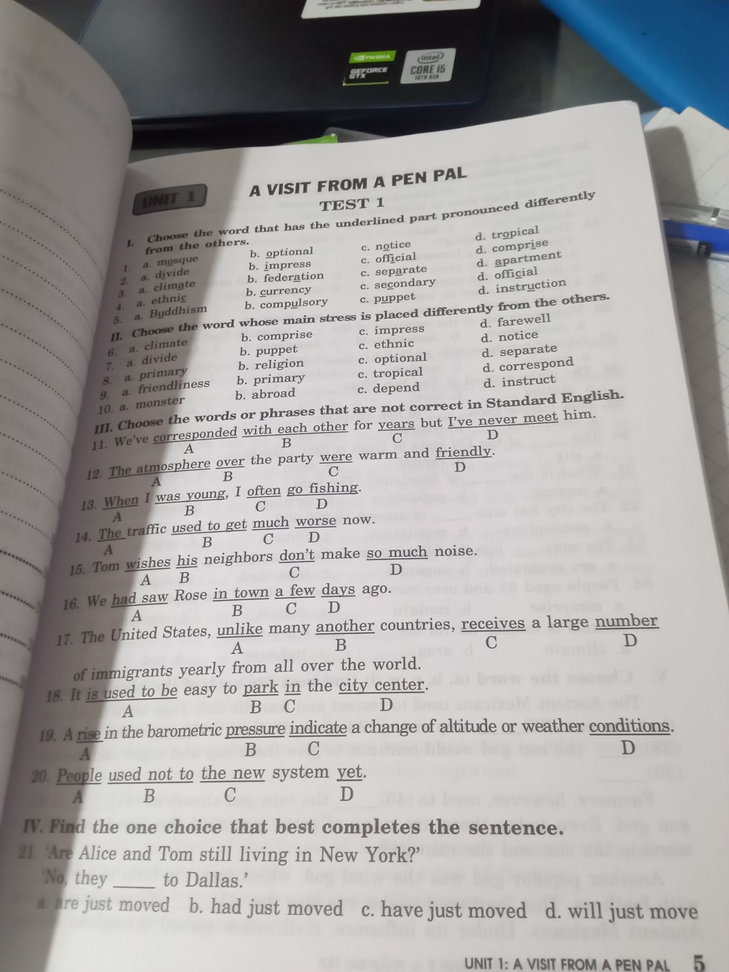 Mình rất hài lòng. Mình nghĩ là các bạn nhất định phải mua quyển này nha, rất tốt và nó khá dày (dày hơn quyển bài tập TA mình mua) nên nó có nhiều bài tập hơn để các bạn làm. rất tốt. Quyển này còn có 1 quyển bài tập TA nữa cùng tác giả nhưng mình ko mua quyển đó mà mua quyển của Mai Lan Hương- Hà Thanh Uyên, bởi vì  quyển mới này được soạn theo sách TA mới mà tụi mình đang học ở trường. Chốt lại là các bạn nên mua quyển bài tập trắc nghiệm này còn chọn quyển bài tập nào thì đó là tùy bạn. Cảm ơn các bạn đã đọc ?