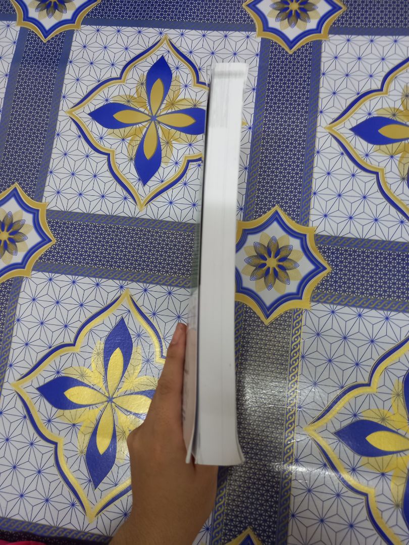 shipper thân thiện, tuy là không sách không được bọc nhưng sách cũng không bị cong quá nhiều, nói chung là sách đẹp