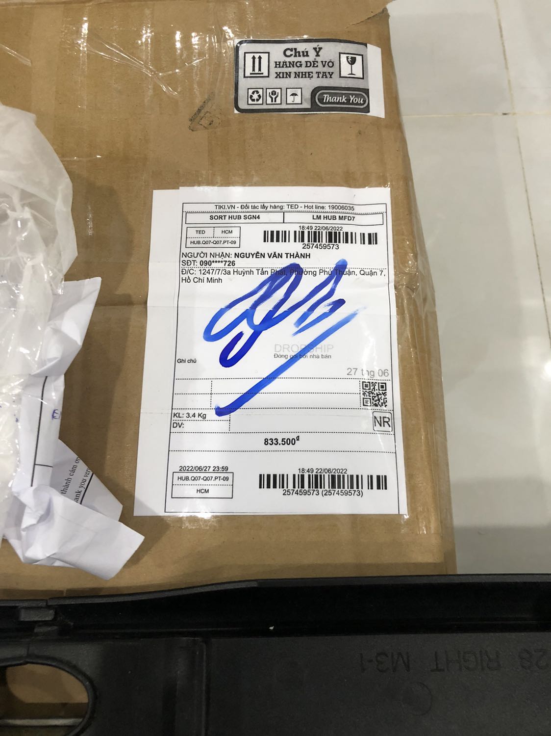 Gởi lộn cho mình hàng cũ không đúng tên mình…do mình đi làm con trai mình còn nhỏ nên không biết kiểm tra nên nhận hàng cũ nhờ Tiki đổi lại giùm mình.