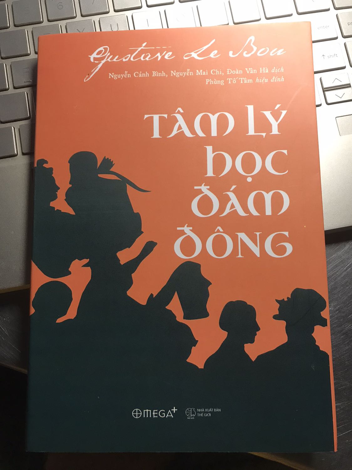 Tiki giao đúng hẹn, tình trạng sách đẹp. Sách này dạng bìa bọc, bìa ở trong đúng kiểu trend monochrome ^^. Theo mục lục thì mình thấy chủ đề sát với tựa sách