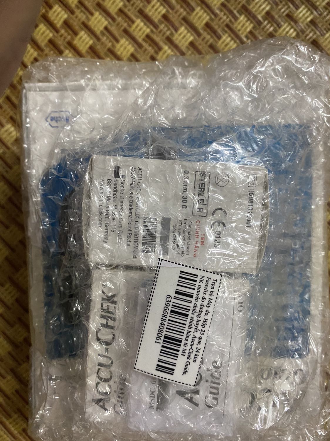 Hàng đúng như shop mô tả. Kết quả chính xác so với xét nghiệm mẫu máu. Bạn mình làm y tá bên Bạch Mai giới thiệu nên mới biết trong đó dùng loại này. Nói chung là rất yên tâm sử dụng.