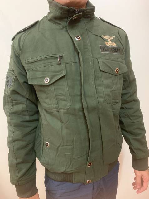 Áo khoác lót lông màu sắc và kiểu dáng đẹp. Vải khá tốt, chất lông mềm mịn. Shop đóng gói cẩn thận, giao hàng nhanh.