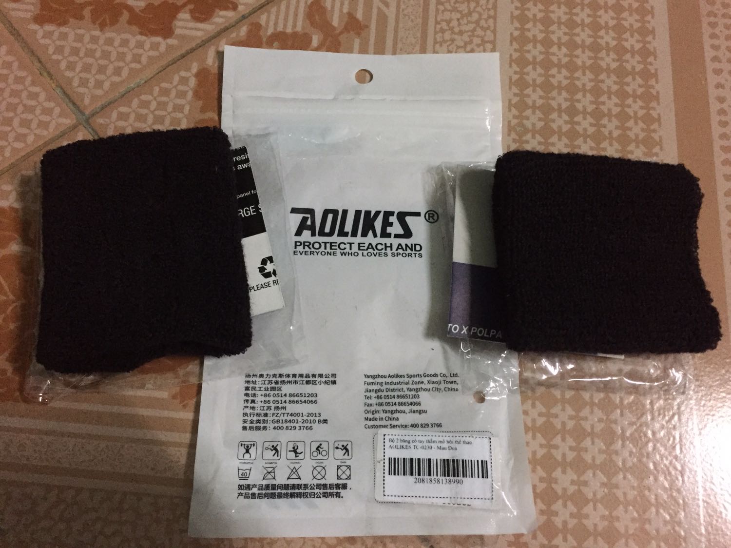 Do hàng mới nên mới đeo vào hơi rụng tí bông. Nhưng đeo vào rất êm và thoải mái, không bị bí. Hút mồ hôi tốt. Sờ mềm mại, rất đã tay :)) Do hàng mới nên mới đeo vào hơi rụng tí bông. Nhưng đeo vào rất êm và thoải mái, không bị bí. Hút mồ hôi tốt. Sờ mềm mại, rất đã tay :))