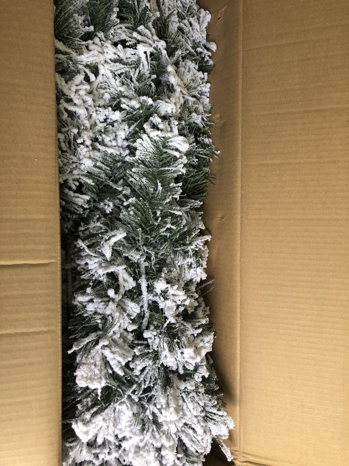 Cây thông đẹp lắm luôn, hài lòng thực sự🥳