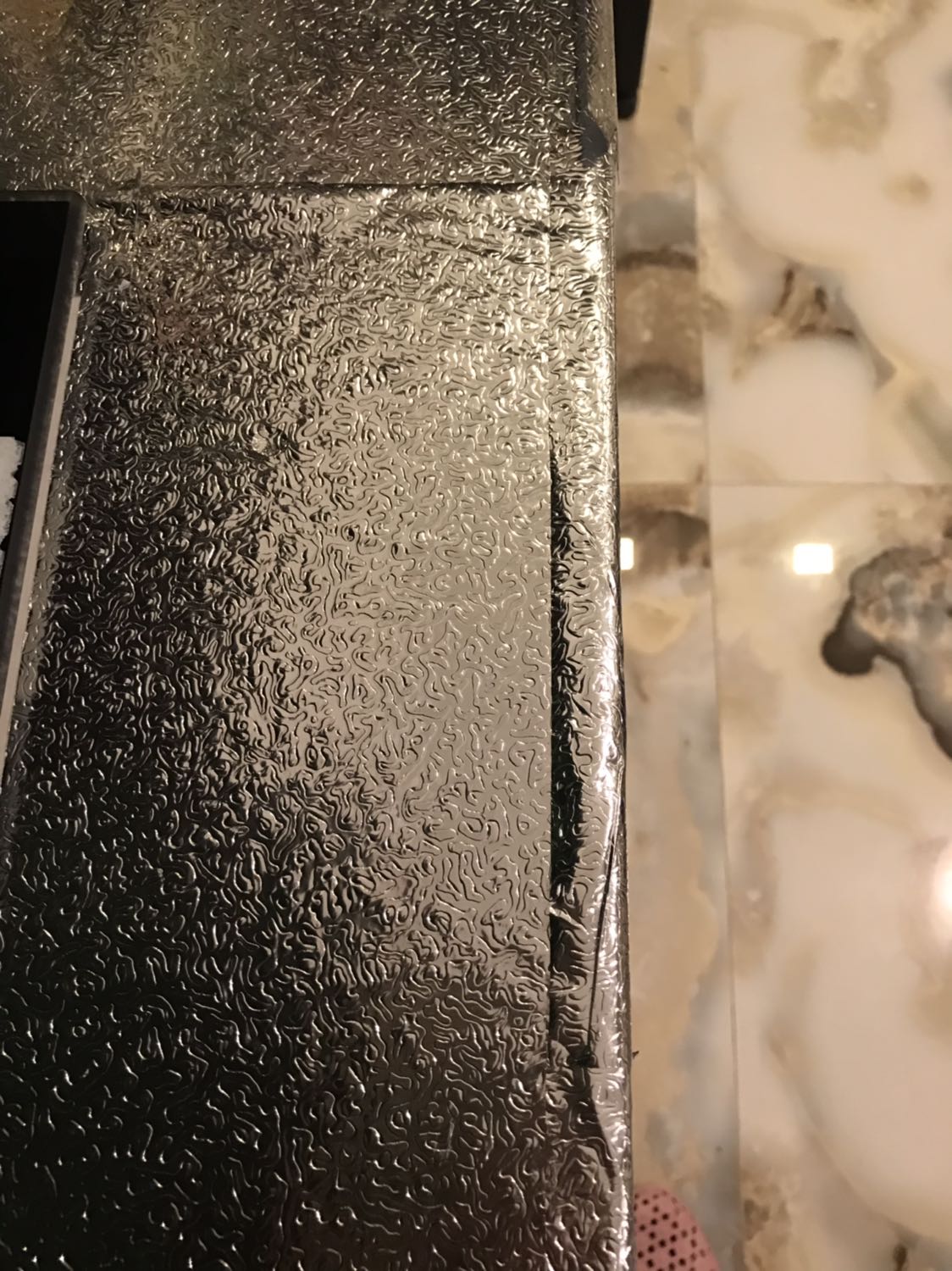 Mua 2 cuộn -chỉ 1 cuộn dính -1 cuộn ko bao giờ dính-báo Shop im luôn.Có gì ko hài lòng mn nên phản hồi cho Tiki-sẽ được giải quyết tốt.Đừng báo Shop làm gì mắc công vô ích...Tiki thì ok!