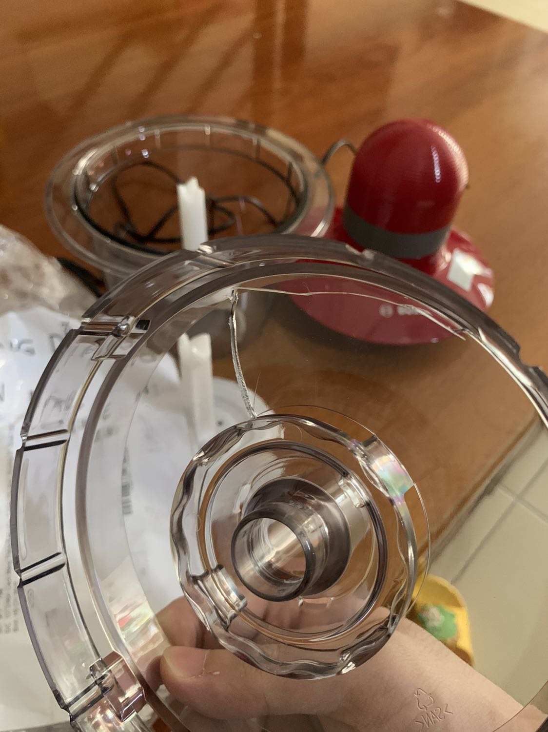 Nhận hàng thì phát hiện nắp bị vỡ, đang đợi tiki giải quyết thu hồi sản phẩm. Máy xay mua 1 triệu rưỡi chứ cũng không rẻ, đợi ngày nhận được sản phẩm mà thất vọng.