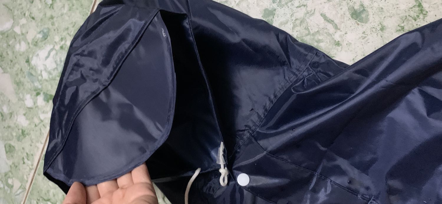 mình mua sản phẩm này vì cái lỗ kính chắn mặt, vì mình ghét bị xe trước vẩy nước đường vào mặt! Thế mà sản phẩm nhận được là như này! Không hề có kính như trên hình!