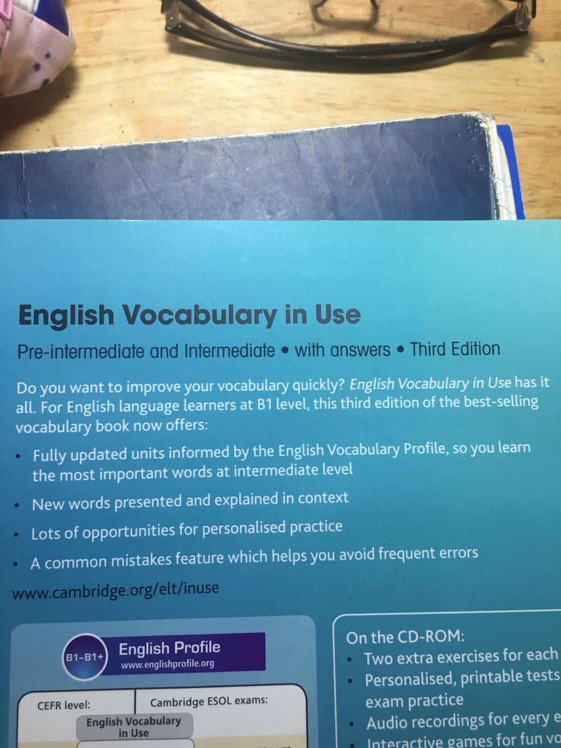 Hàng giao nhanh, đóng gói tốt, tuy nhiên bề ngoài sách hơi cũ, cũng ko bị rách giấy trong, mỗi ngày 2 bài tầm 3 tháng lên kha khá đấy, trc khi mua các bạn nhớ *** trình độ á, không mua về khó quá làm ko đc là uổng