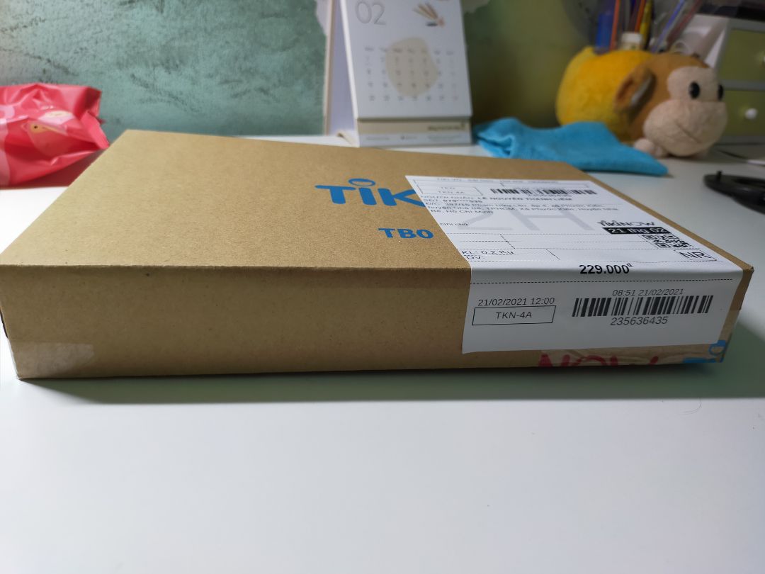 Ngoại hình khá đẹp, vỏ ngoài bằng nhựa hết, độ hoàn thiện khá tốt.
Nghe tiếng game ok mà nghe nhạc cũng hay ko kém, bass mạnh, bao phê.
Có jack tách 2 cho ai cần gắn PC, tuy nhiên thì dây khá ngắn nên phải mua dây nối thêm.