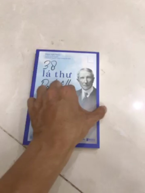 Shop giao hàng rất nhanh, đóng gói chắc chắn, cẩn thận. Chát lượng sách rất tốt. Mình rất hài lòng về sản phẩm cũng như dịch vụ của shop. Shop xứng đáng 5 sao