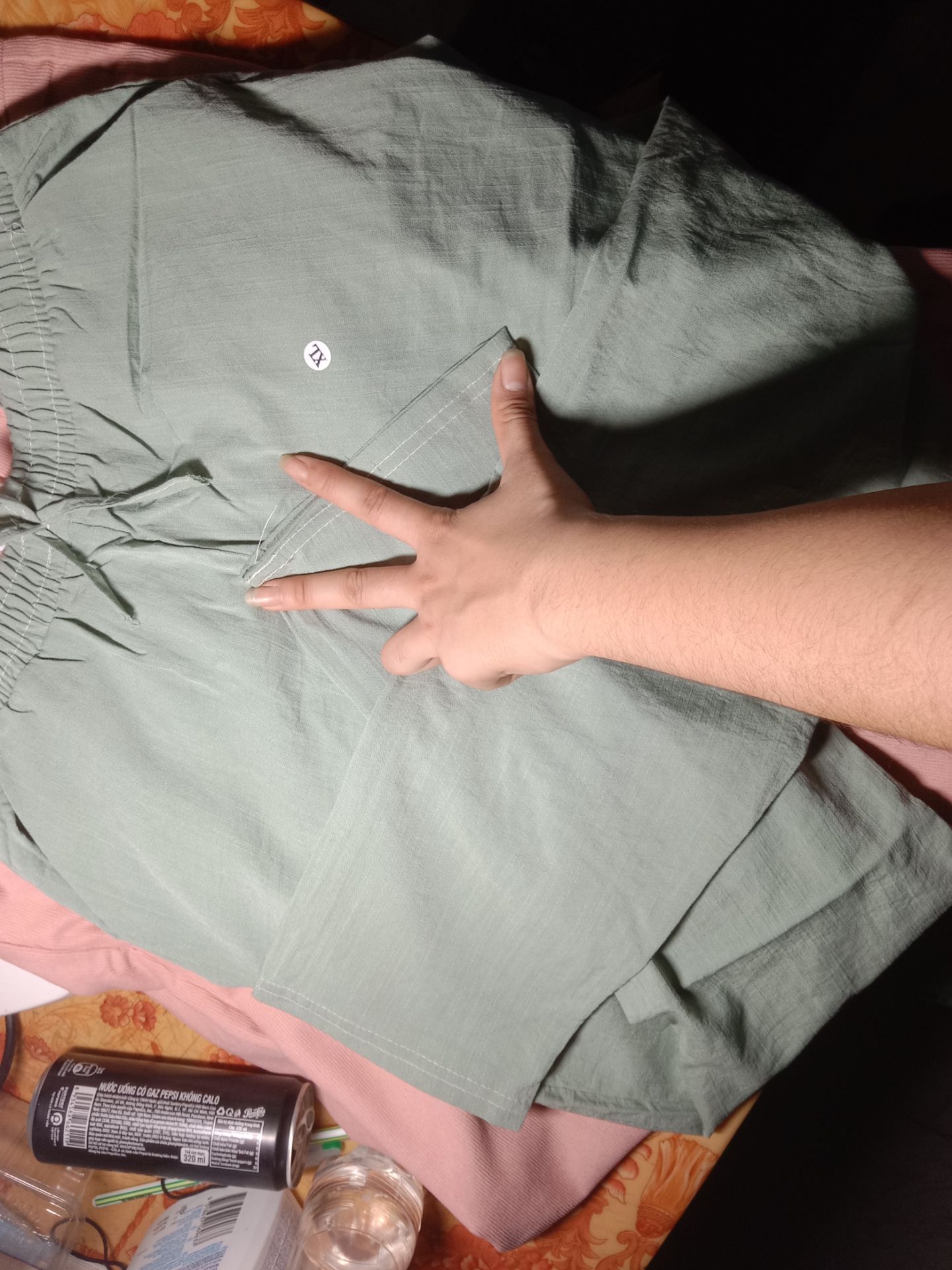 mặc thoáng mát, vừa vặn lắm luôn, mình cao khoảng 1m68 nặng 58kg mặc vừa in, thoải mái, dễ chịu, đáng tiền😍😋