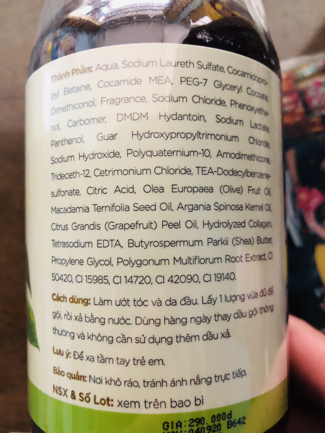 Thơm mùi cỏ cây, dịu nhẹ, mùi dai. Tóc giữ ẩm tốt , vuốt thấy mượt mượt. 

Còn về trị tóc bạc sớm để thời gian sau mới biết được. 

Tôi là Người khó tính về mua sắm, đánh giá cho sản phẩm chất lượng cực kỳ hài lòng. ?
Thêm 5 sao bình luận nữa. ⭐️⭐️⭐️⭐️⭐️