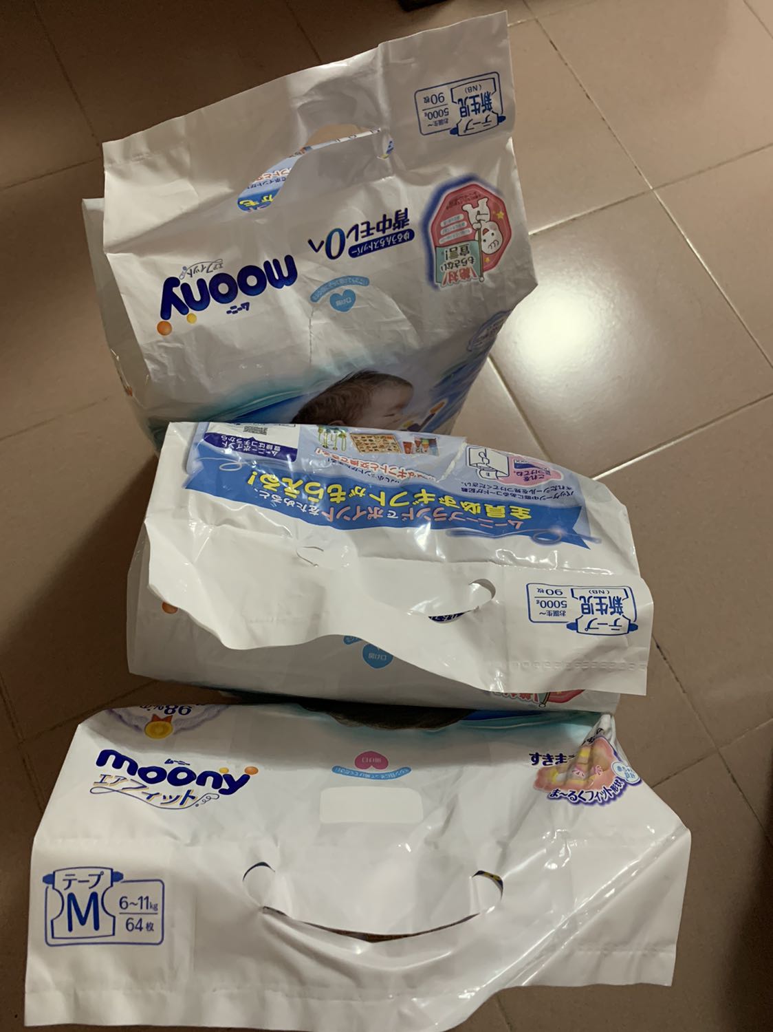 Bao bì bị rách khi nhận được hàng, giao hàng chậm, mình đặt tiki nhiều lần đều giao nhanh chóng, lần này lại quá lâu. Nhận đc hàng mà rách ngay chỗ mở cứ như tã bị khui rồi ý. Bao bì bị rách khi nhận được hàng, giao hàng chậm, mình đặt tiki nhiều lần đều giao nhanh chóng, lần này lại quá lâu. Nhận đc hàng mà rách ngay chỗ mở cứ như tã bị khui rồi ý.