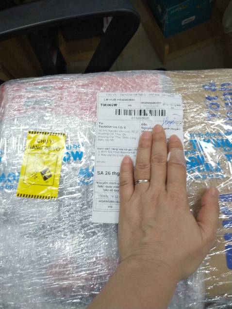 Hình thức đẹp,xay nhanh, và mọi người chú ý cẩn thận cái lưỡi dao nhé, bén lắm. Mua xong mà các chị ở phòng nhờ mua thêm mấy cái, ai cũng khen nhé.