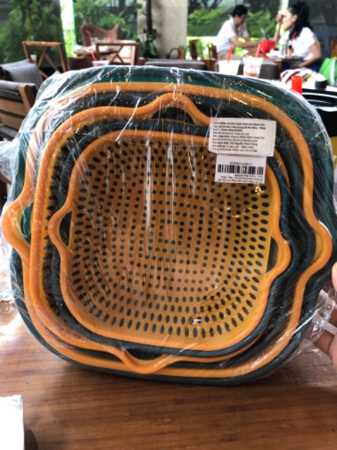 Màu sắc đẹp.Cầm chắc tay.Chất lượng tốt. Bộ rỗ này nhìn bé bé xinh xinh , có thể đựng đồ bỏ vô tủ lạnh  được nè . Màu sắc đẹp.Cầm chắc tay.Chất lượng tốt. Bộ rỗ này nhìn bé bé xinh xinh , có thể đựng đồ bỏ vô tủ lạnh  được nè .