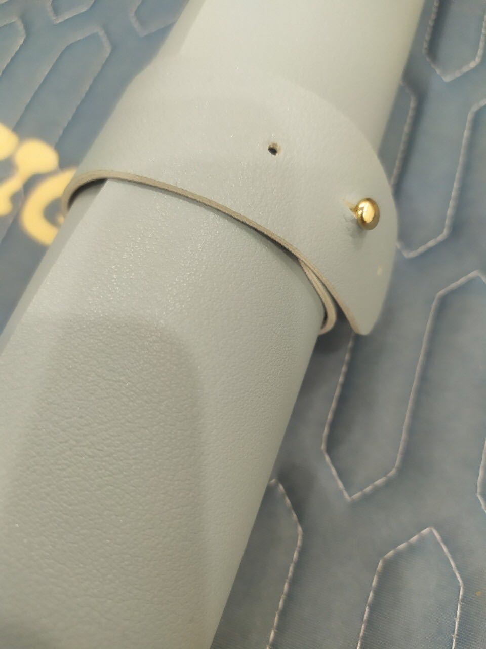 Sản phẩm dày dặn bề  mặt mịn và rất bám chuột,  giao hàng nhanh, shop thân thiện. Se quay lại ủng hộ shop