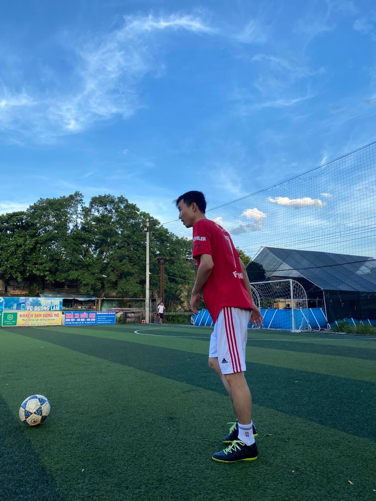 Sản phẩm đẹp ,chất lượng tốt giống mô tả, mang đá bóng rất ok, chắc chân, đi rất sướng, sẽ giới thiệu thêm mấy anh em trong đội bóng để mua.