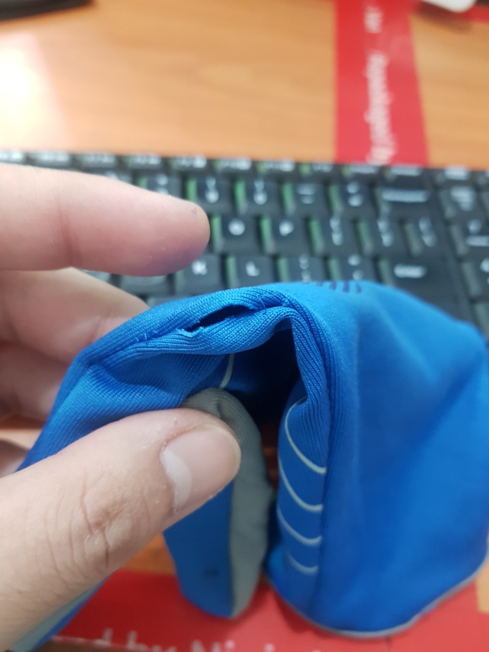 mua hàng của zigzag  và sử dụng cũng nhiều rồi, mà sản phẩm càng ngày không được ưng ý cho lắm, bao tay mới đeo đúng 1 lần là đứt chỉ...