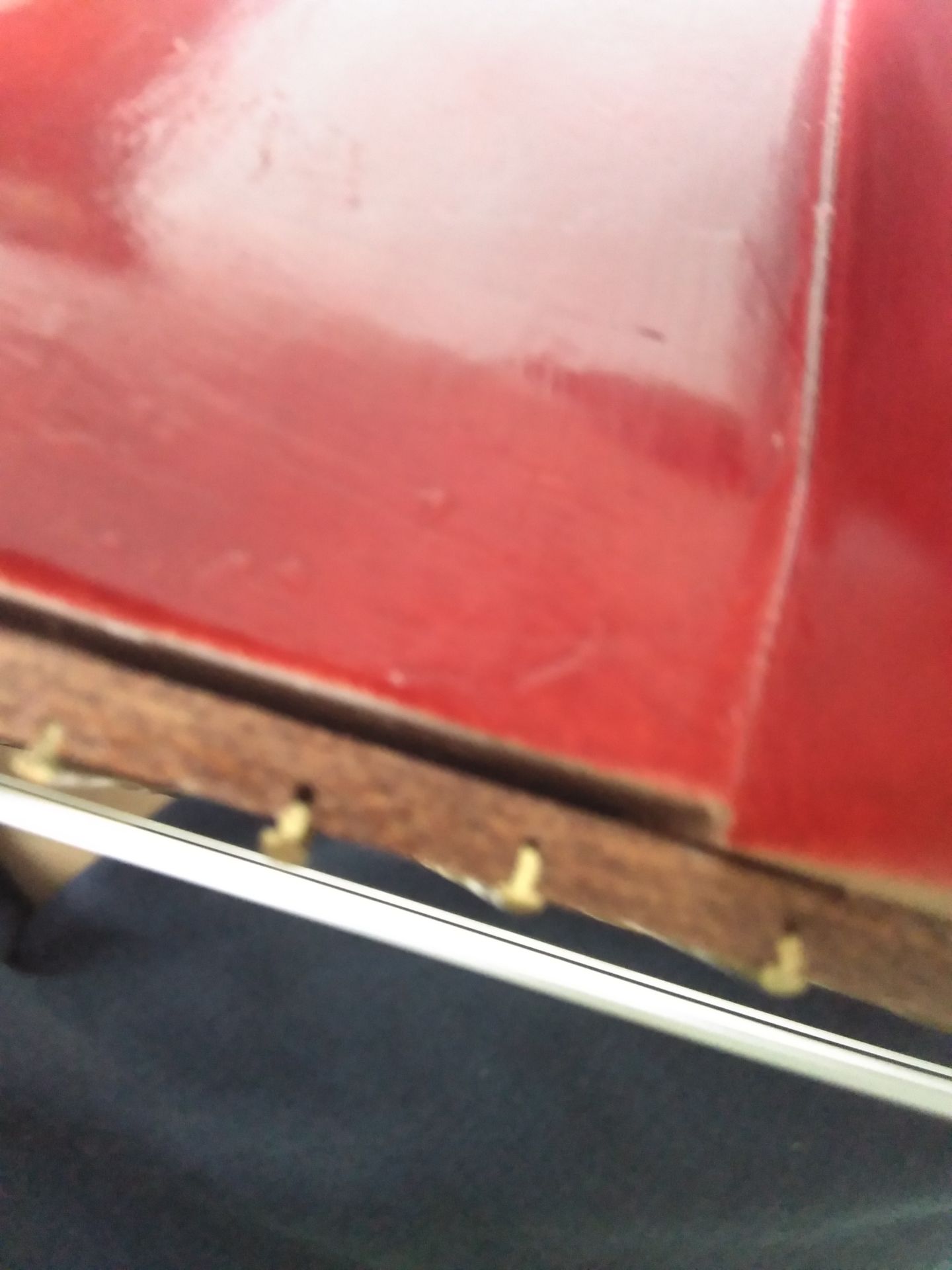 đàn đểu thực sự, lệch tùm lum, dây thì chỉnh tý là chán, hợp âm thì bấm dây thì rè