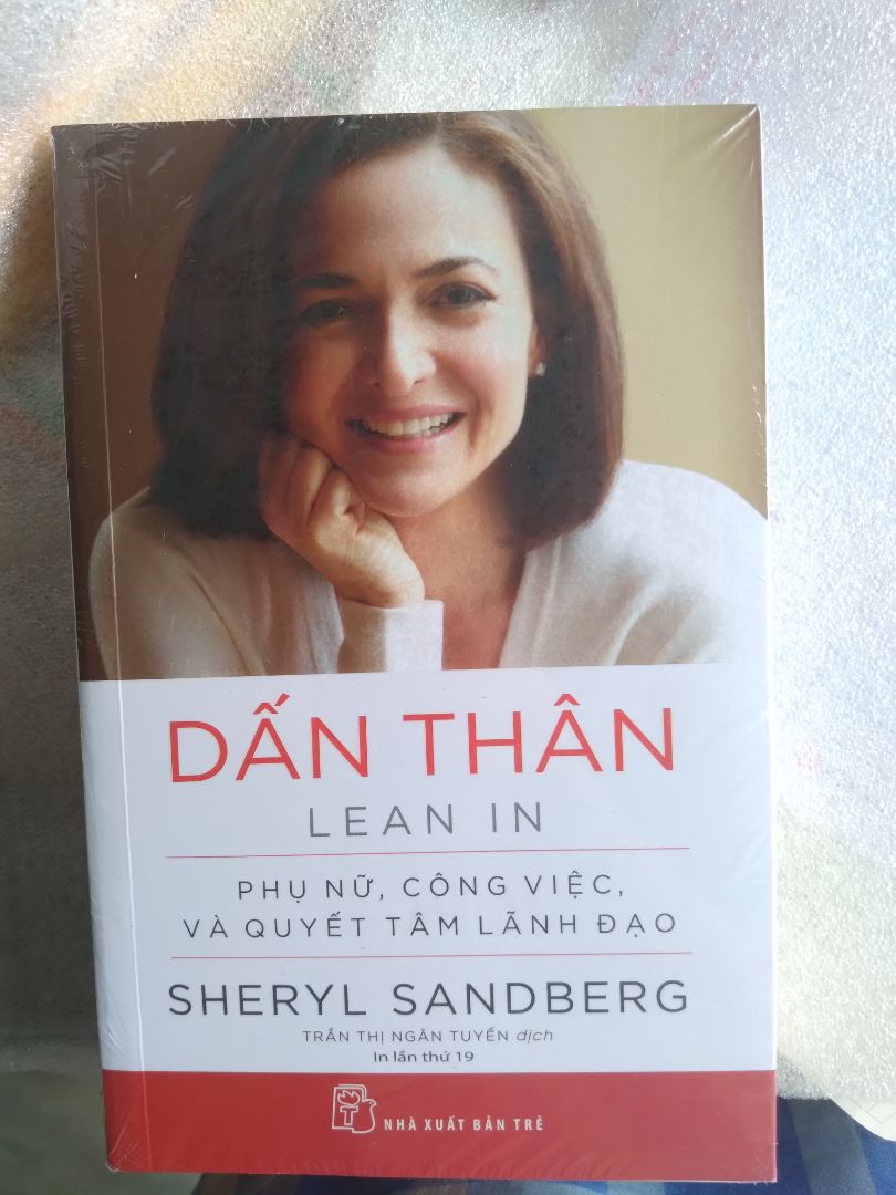 Mình được recommend đọc cuốn này từ  1 chị book blogger. Mong là sẽ sớm đọc được em này, tại vì mình đang đọc dở 1 cuốn khác. Nhưng có lẽ là nó sẽ đem lại những câu chuyện có giá trị, mình mong là vậy. 
Dịch vụ giao hàng và gói sách đều rất tốt. Rất hài lòng khi mua hàng trên Tiki