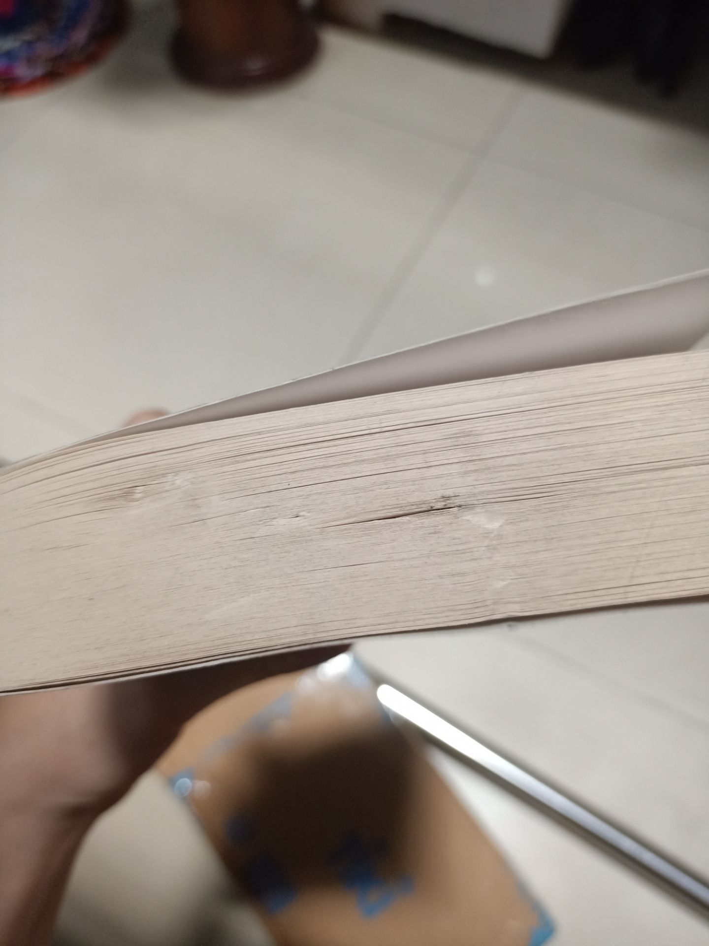 Về nội dung sách thì không còn gì để bàn cái nhưng chất lượng sách quá tệ. Sách bị cấn hằn lên giấy, bìa thì bị cong và gãy, lúc mình nhận cứ tưởng giao nhầm đồ second hand cho mình. Mình mới đặt hôm qua nhưng nay có rồi nên định rate 5* vid rất mong chờ được cầm cuốn sách trên tay nhưng lại nhận được thế này. Mong Tiki chú ý về chất lượng sản phẩm đến tay khách hàng hơn.