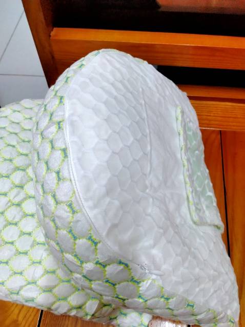 Hàng thực tế và ảnh mô tả khác 1 trời 1 vực. Ảnh mô tả chắc chắn mượt mà, hàng thực tế nhăn nhúm nhão nhão, nhìn như hàng giả.