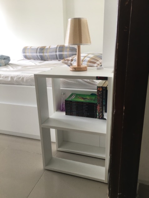 Kệ đẹp, chắc chắn được lắp ráp sẵn và vận chuyển đến tận nhà theo yêu cầu. Nhân viên cửa hàng rất chuyên nghiệp đã gọi điện nhắn tin *** để xin giao trễ cũng như gọi điện xác nhận có nhà không trước khi chuẩn bị đem giao. Sau này có mua nội thất gì mình sẽ chú ý vào gian hàng này tìm trước.