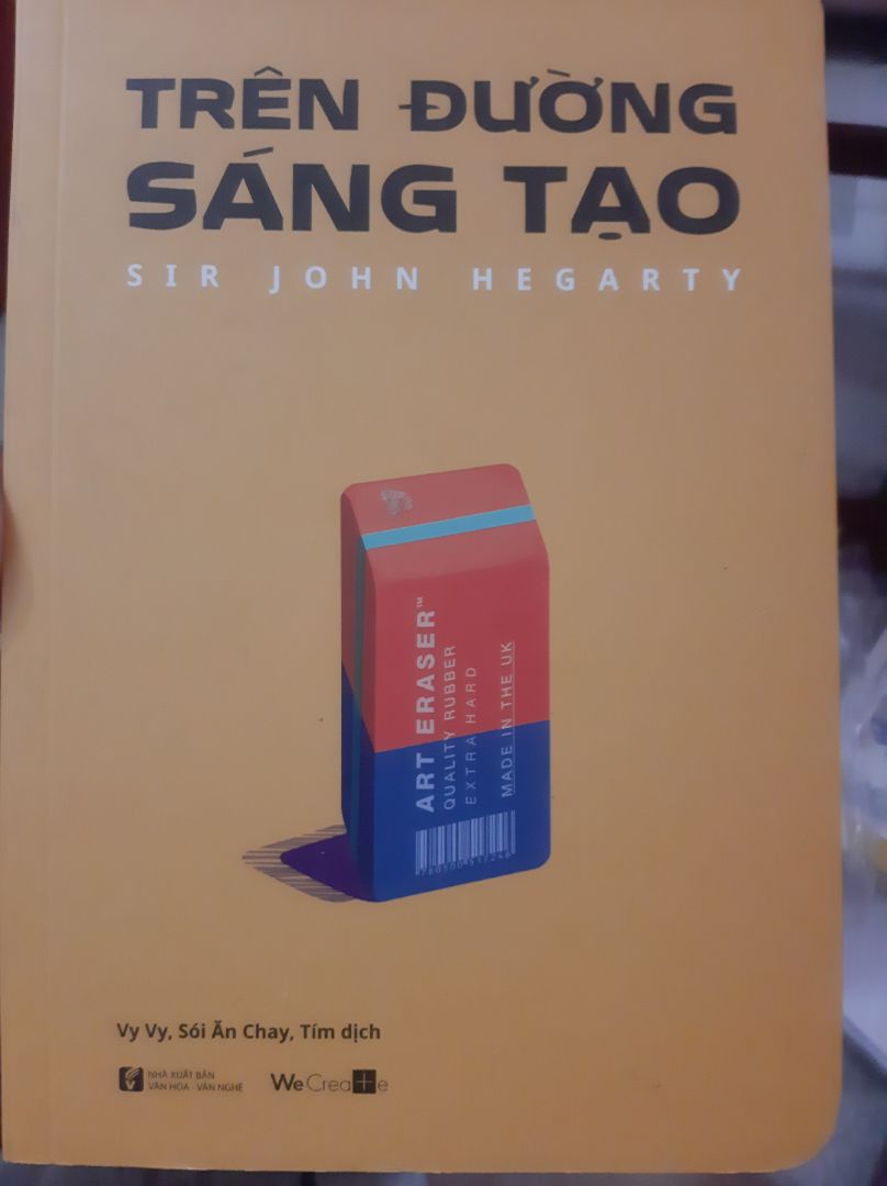 Sách đẹp lắm ạ. Tiki giao siêu nhanh lun. Còn nội dung thì mn tự mua đọc nha :> Vì mình mê anh Sói Ăn Chay nên cuốn nèo mình củm thấy hay hết. Sách này là anh dịch cùng những anh chị khác. Tuy nhiên, sách vừa có nội dung tiếng anh và phần phiên dịch nha. Rất nên mua ạ