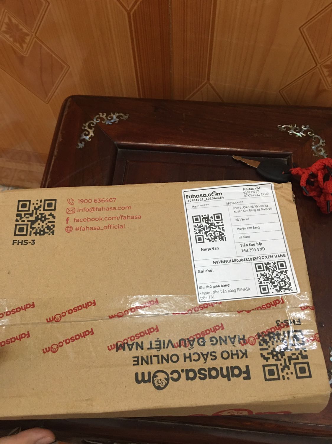 Sách được bọc cẩn thận