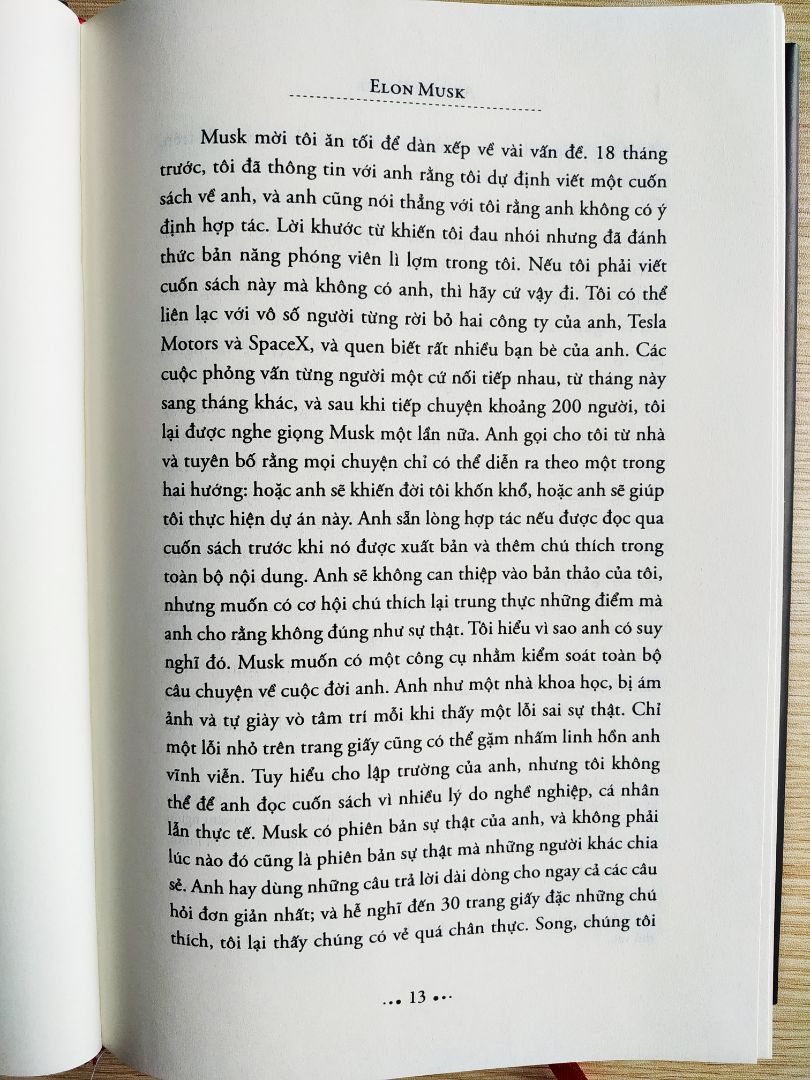 Bìa bên ngoài sách bị sước, nhưng không sao bên trong mới và nội dung cực hay, có sức hút từ những câu đầu tiên " Không có việc gì là thấp kém cả", " Không quan trọng bạn làm lĩnh vực gì cách thức chúng ta tư duy và tạo ra đột phá mới thực sự quan trọng". Mọi người nên mua đi nháaaa. Dịch vụ tiki giao hàng siêu nhanh. Tối hôm trước đặt mà sáng hôm sau mở mắt cái anh giao hàng đã gọi rồi. Tuyệt vời!!!!