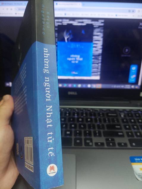 9 truyện ngắn với các chủ đề khác nhau chủ yếu khai thác khía cạnh tâm lý con người, vốn dĩ là thế mạnh của tác giả. Cách kể chuyện nhẹ nhàng mà cuốn hút, những tình huống bất ngờ thậm chí mang màu sắc kỳ ảo cho ta thấy phần nào bức tranh văn hóa đan xen giữa truyền thống và hiện đại trong xã hội Nhật bản.
Một nhà văn chuyên về trinh thám khi kể chuyện đời thường thì cái kết cũng luôn là những bất ngờ thú vị.