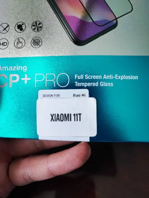 Cường lực không full hết được toàn bộ mặt mắt, lọt thỏm bên trong vừa bị mất thẩm mỹ và che lém các góc màn hình. Bên ngoài dán 11T mà bên trong lại để của K40??????