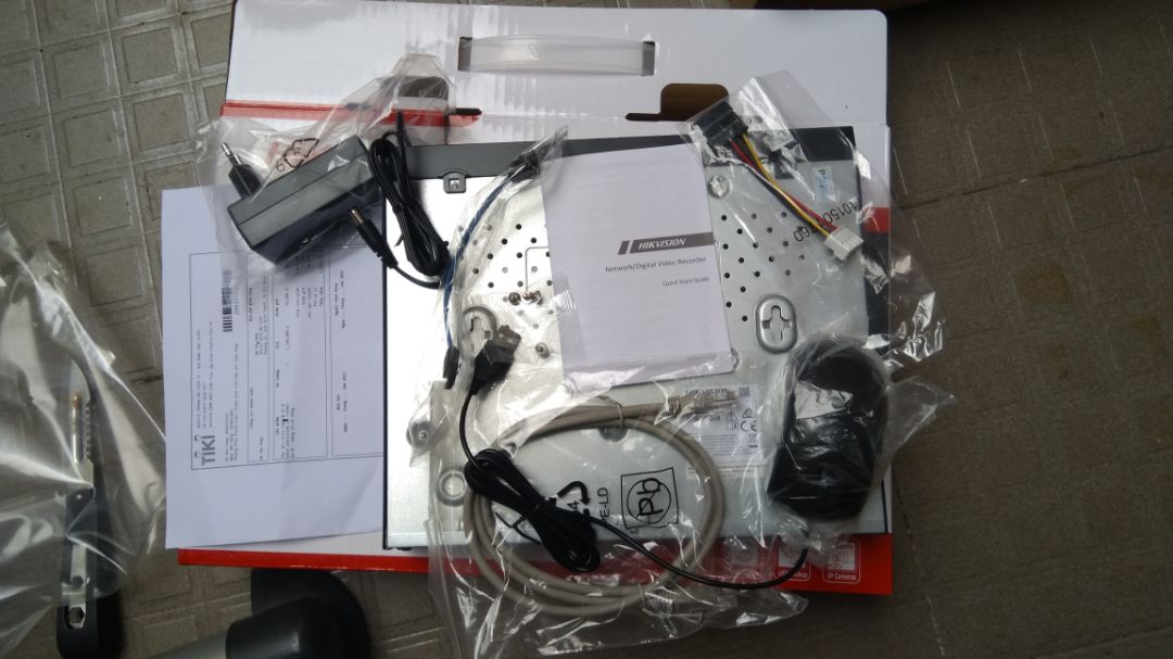 Nhân viên giao hàng nhiệt tình , thân thiện .
 Đóng gói cẩm thận .
 Trong hộp không có cáp HDMI .