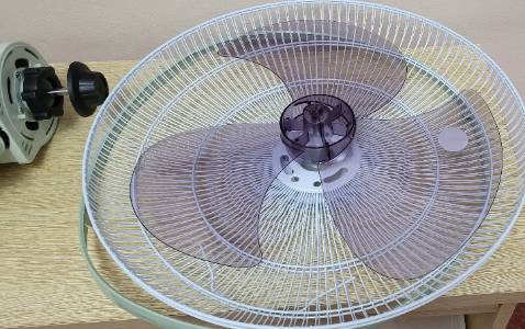 Quạt đẹp phết. Hộp đựng bằng các tông cứng cáp, dày dặn. Thử quạt thấy chạy tốt, điều khiển từ xa ngon lành. Quạt đẹp phết. Hộp đựng bằng các tông cứng cáp, dày dặn. Thử quạt thấy chạy tốt, điều khiển từ xa ngon lành.