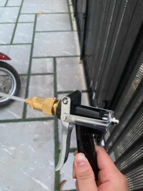 Sản phẩm okay lắm nhé. Lúc đầu thấy hơi xì nước chỗ vòi tiếp xúc với vòi nước nhưng siết chặt lại là okay. Rất hài lòng nhé!