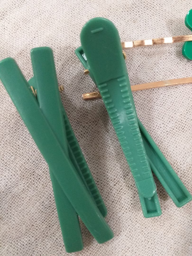 kẹp bông hoa gãy ngay lần đầu tiên, ko có độ dẻo, kẹp chữ X nặng, kẹp lệch trên dưới, 2 kẹp bật lớn có độ mở rộng, chất lượng kém, kẹp bật nhỏ độ mở rộng tốt hơn xíu,kẹp tóc ít.
nói chung là thất vọng, tiki có thể thu hồi đơn hàng này được ko? kẹp bông hoa gãy ngay lần đầu tiên, ko có độ dẻo, kẹp chữ X nặng, kẹp lệch trên dưới, 2 kẹp bật lớn có độ mở rộng, chất lượng kém, kẹp bật nhỏ độ mở rộng tốt hơn xíu,kẹp tóc ít.
nói chung là thất vọng, tiki có thể thu hồi đơn hàng này được ko?