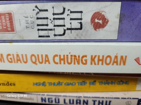 Giao nhanh, sách hay vừa đủ hấp dẫn, tuy nhiên những NĐT mới nên tiếp cận cuốn sách của Benjamin Graham (Nhà đầu tư thông minh) trước rồi hẵng nhập môn cuốn sách này.