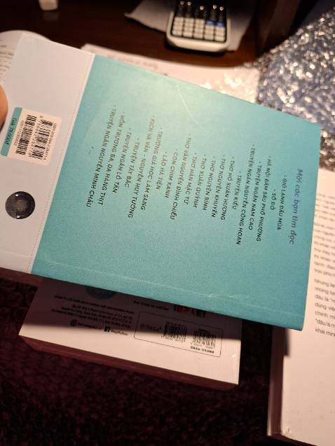Giao nhanh, đúng sp nhưng mà sách bẩn quá 🥲🥹 là người thích ub sách mới thì ko chấp nhận được, mà tiền bỏ ra đâu có rẻ mấy so với giá bìa, nếu săn sale giá 20k 30k còn tạm được TvT chắc tại cuốn đó là cuốn cuối nên nó đểu 🥲😭.
