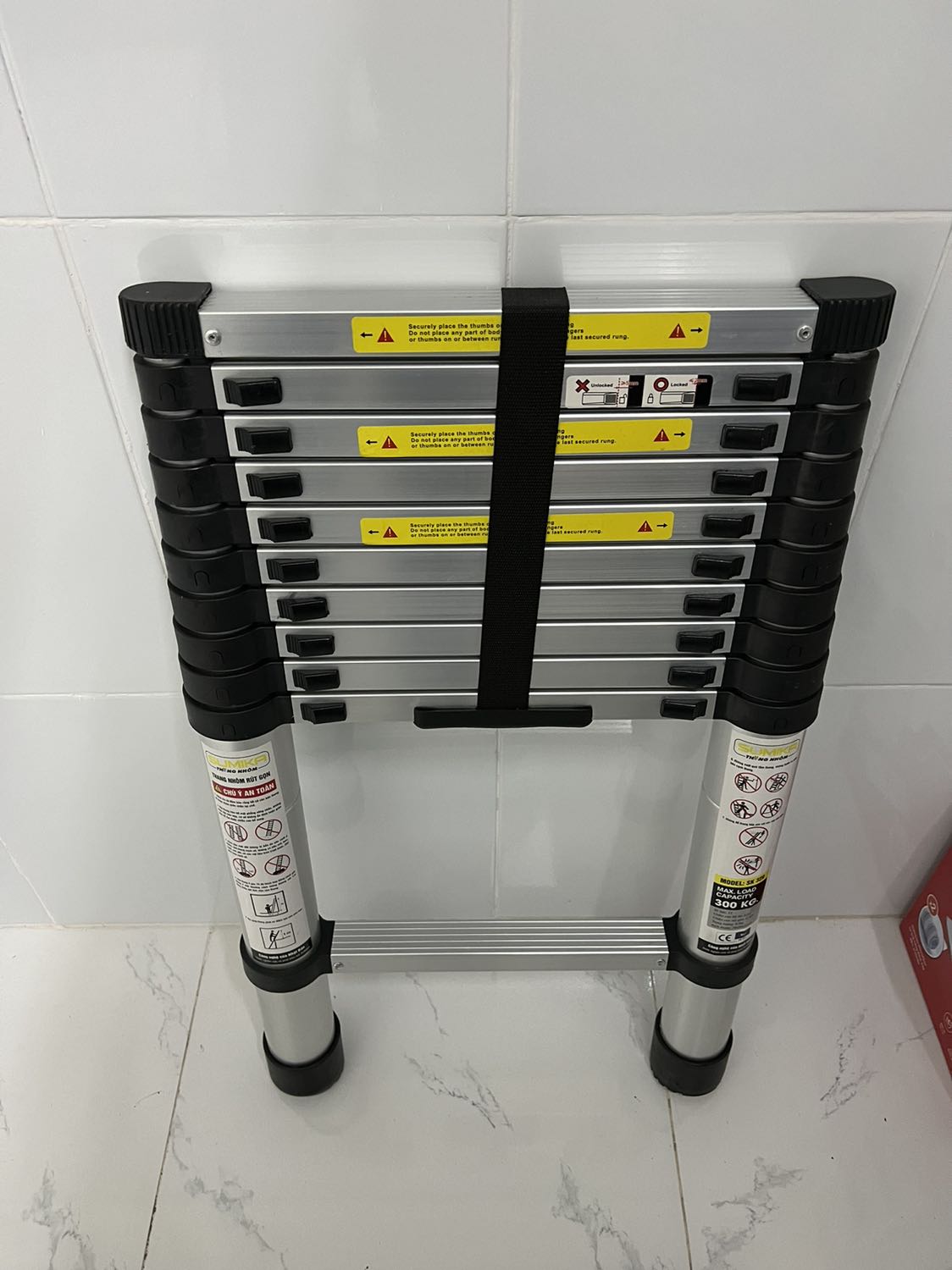 có hỗ trợ tikinow nên giao khá nhanh, thang khá nhẹ, dễ mang đi, nhưng vẫn đủ chắc chắn, xếp lại, mở ra cũng nhẹ nhàng