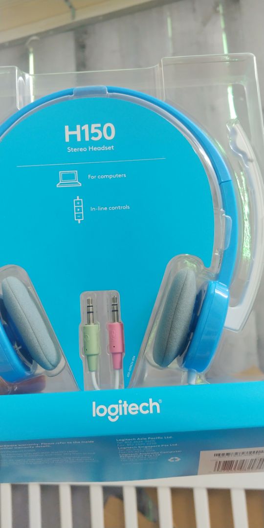 Tai nghe âm thanh tốt, nhưng micro thì nhỏ lắm. Mua 2 cái cho 2 con học online mà cái nào nói bình thường thầy cô cũng không nghe. Phải nói như hét thì mới được. Tai nghe âm thanh tốt, nhưng micro thì nhỏ lắm. Mua 2 cái cho 2 con học online mà cái nào nói bình thường thầy cô cũng không nghe. Phải nói như hét thì mới được.