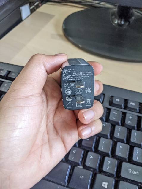 Củ sạc chính hãng, còn nguyên seal, sạc nhanh QC, có hỗ trợ Power Delivery, sạc rất ok luôn, sạc nhanh cho cả iphone và android, ngon hơn mấy cục chính hãng kèm theo máy nhiều, khuyên mọi người nên mua, mình mua giá 225, giảm 5k còn 220, ship tikinow giao nhanh 2h 25k nửa là tổng cộng 245k