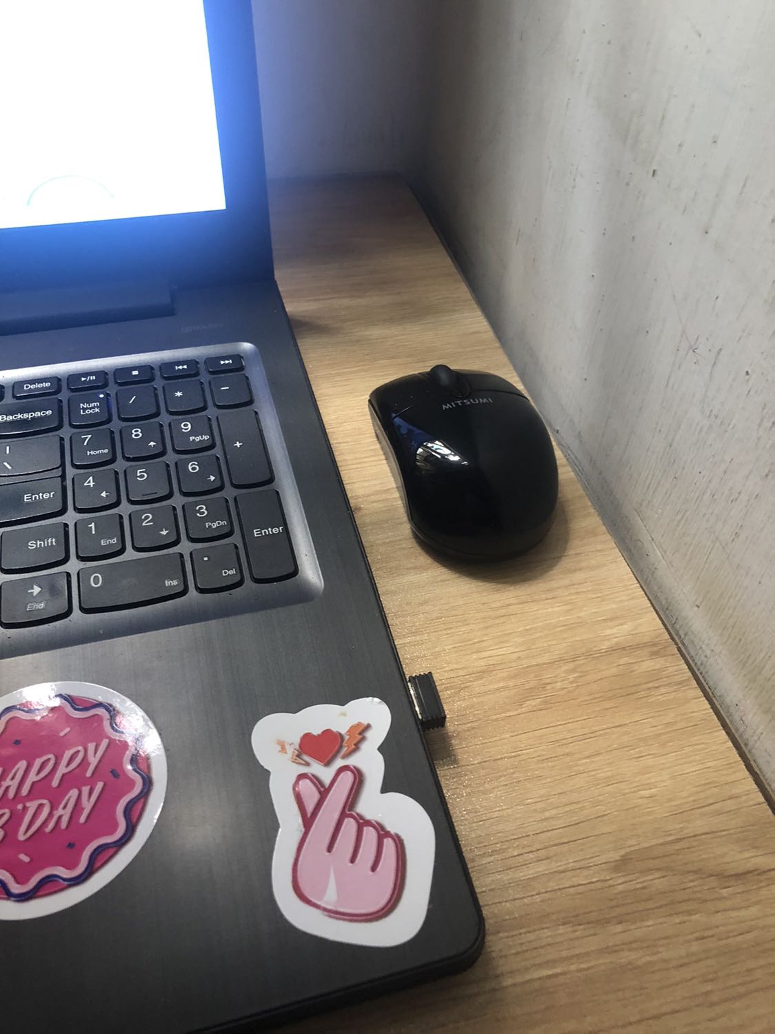 Ok, nhỏ nhắn , nhạy chuột mitsumi thì mình tin là bền tại có 1 con chuột dây dùng lâu rồi , rớt lên xuống nhưng xài tốt lắm , loại không dây thì mới thử