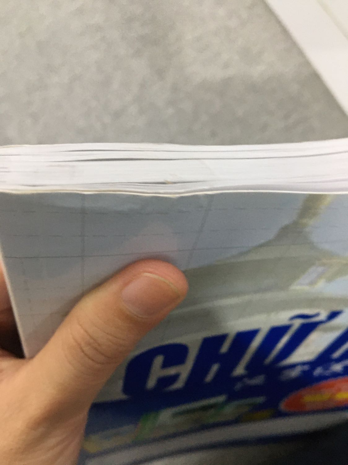 Sách giấy đẹp, nội dung hướng dẫn tập viết rõ ràng, kỹ càng.
Nhưng mình rất không hài lòng về cách đóng gói sản phẩm. Lần đầu tiên Tiki khiến mình thất vọng như vậy. Khi nhận được hộp bị móp méo thì mình vẫn nghĩ không sao, nhưng khi mình mở ra thì thấy sách bị thấm ướt 1 góc và bị ố vàng như hình