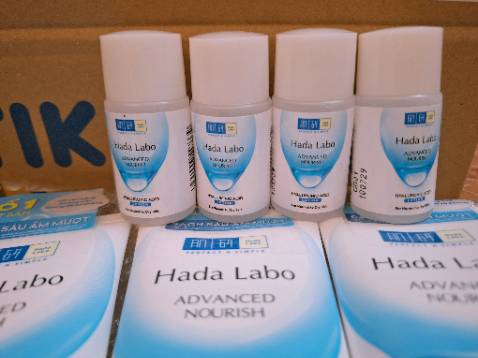 Sữa rửa mặt Hada Labo dùng tốt, rửa sạch, da mịn, không bị nhờn rít, cũng không bị khô da. Giá khuyến mãi, quà tặng vừa xịn vừa cute. Đóng hộp gọn gàng sạch đẹp, giao hàng siêu tốc. 💯🩵