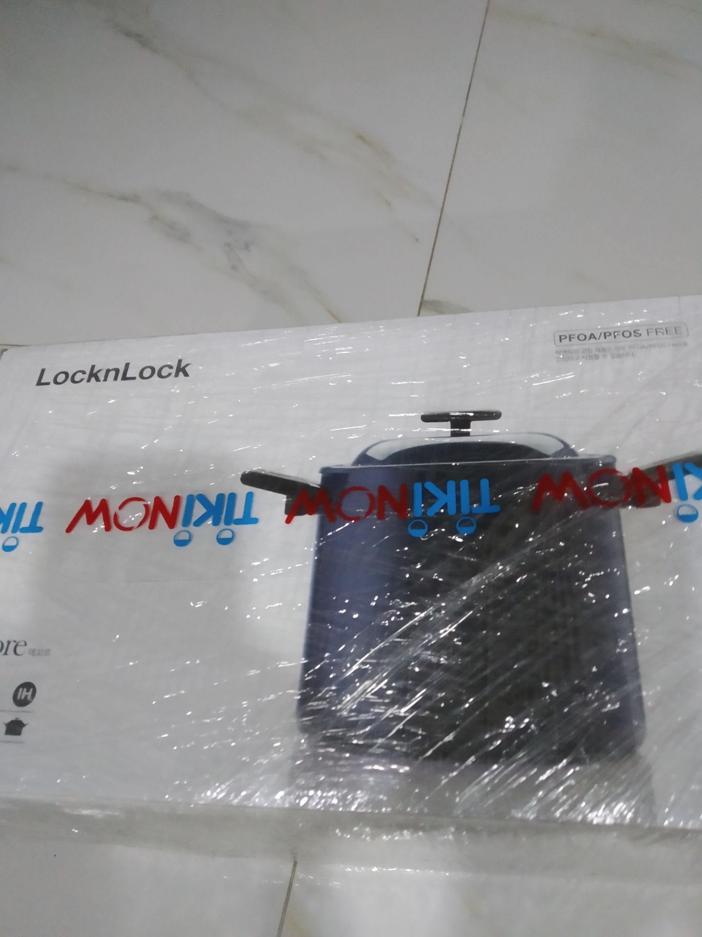 hàng giao rất nhanh, hàng còn nguyên hộp,đóng gói rất cẩn thận, nồi màu rất đẹp ưng ý