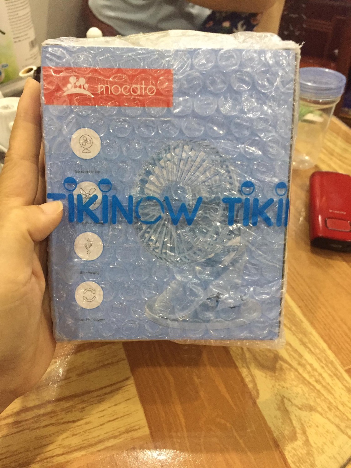 Đã nhận được hàng và dùng rất thích. chắc chắn, đẹp mắt, quạt chạy được khá lâu và rất mát, lại còn có kẹp giúp mình rảnh tay cầm rất tiện lợi khi ngồi học, đem đi du lịch...
