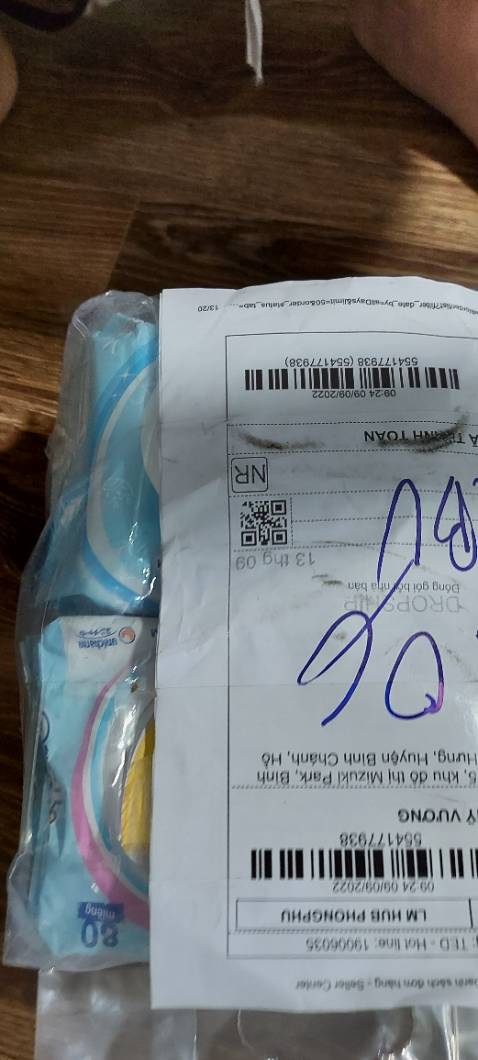 Đặt 4 gói 100 miếng nhưng nhận thì là loại 80 miếng nha. Nhìn bọc giấy ướt gói thấy gớm.