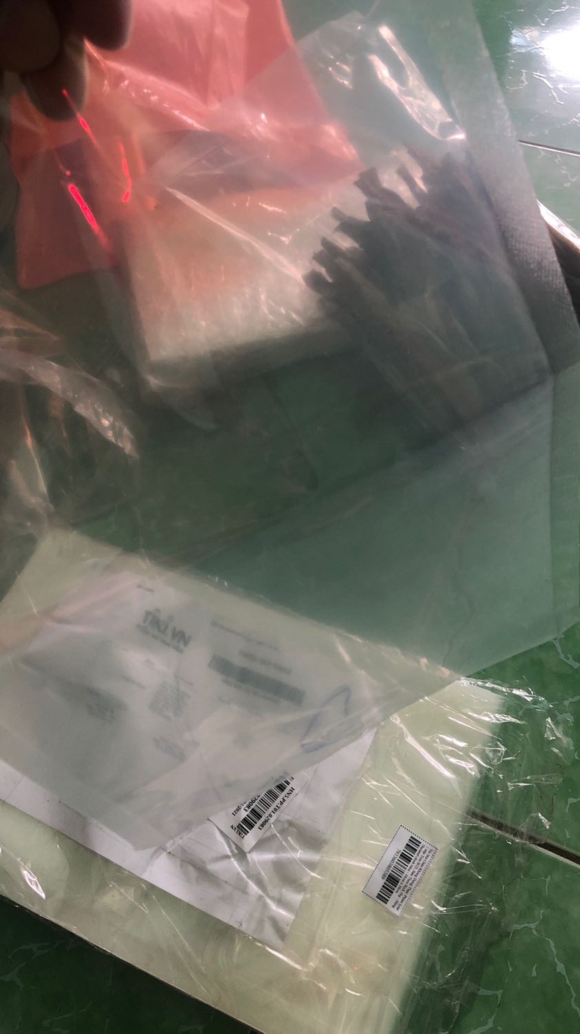 Bán để túi 1 mặt trơn sao giao hàng 2 mặt trơn, máy không hút chân không được,