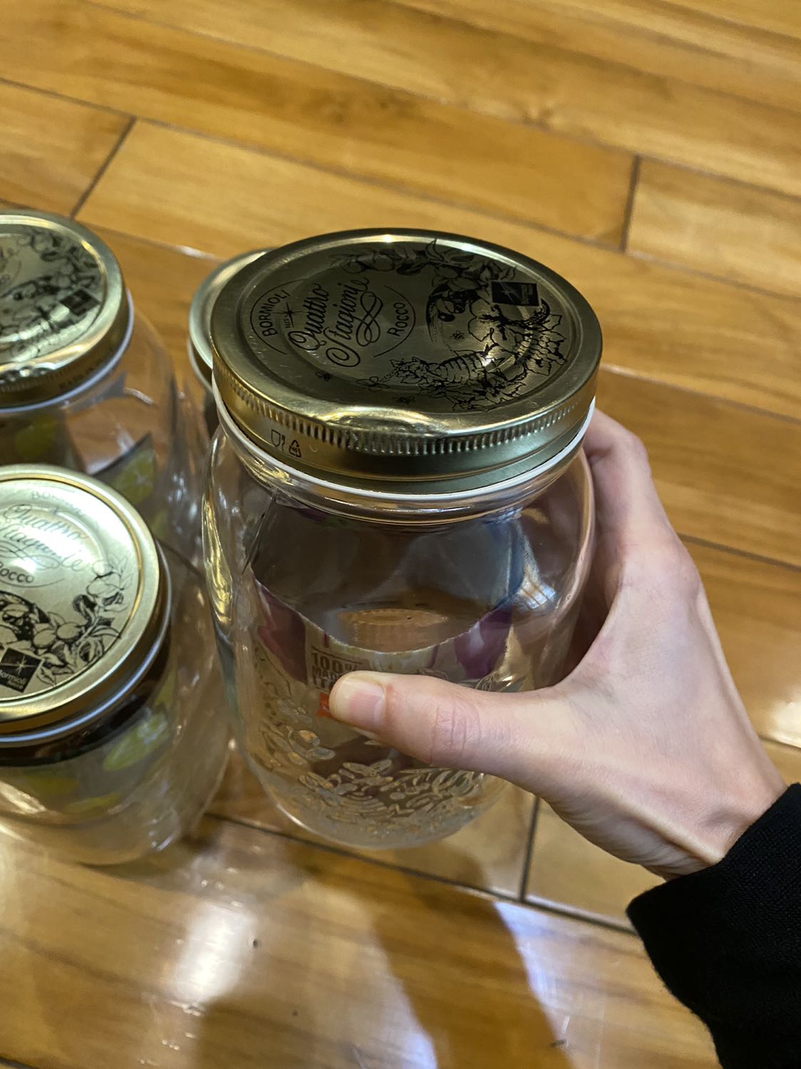 Đã ship đổi hàng, tuy nhiên hàng mới vẫn bị móp nhẹ.